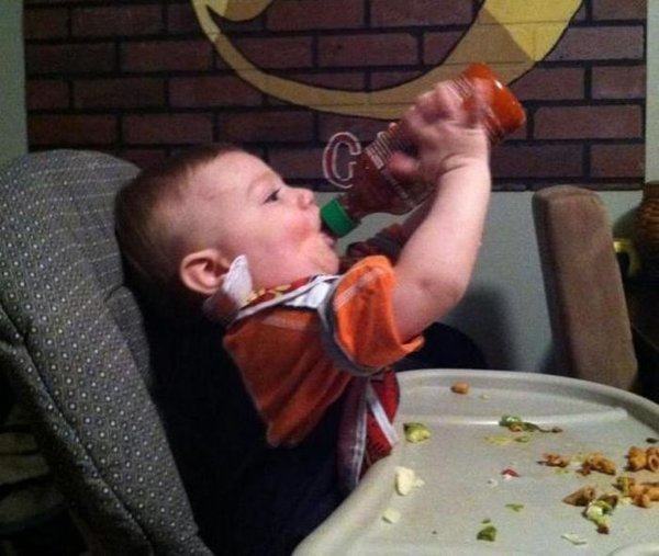 best-viral-pictures-of-week-baby-hot-sauce