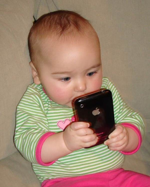 iphone-ruining-everything-this-is-terrible-for-your-baby-on-so-many-levels