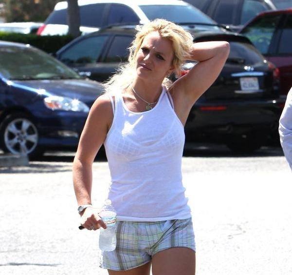 Brittany-Spears-shorn-armpit
