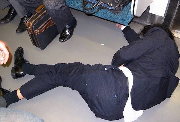 37 Insane Pictures That Prove People In Tokyo Can Sleep