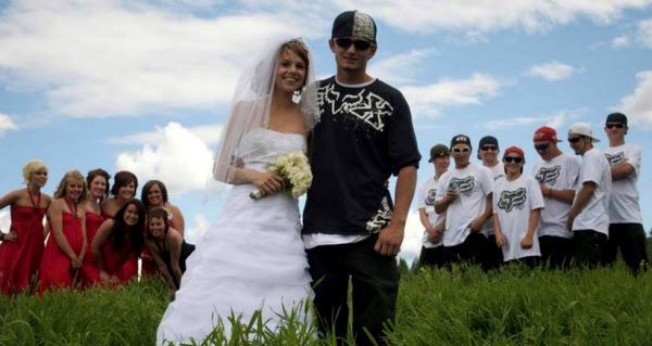 29 Funny Wedding Photos That Did Not Go As Planned