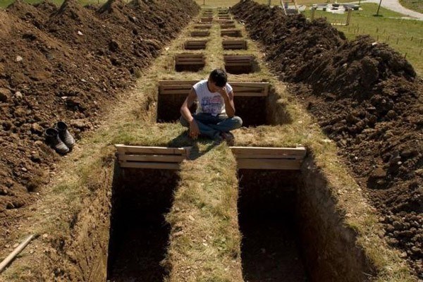 Worst Jobs Grave Digger