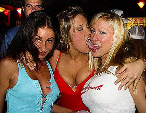 Drunk Girls Photobomb