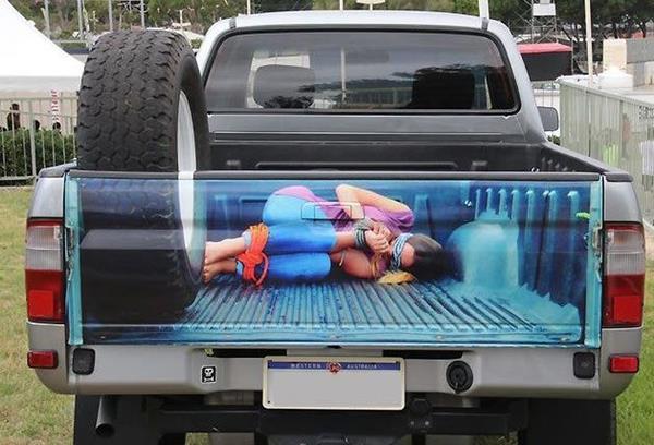best-viral-pictures-of-week-trunk-car