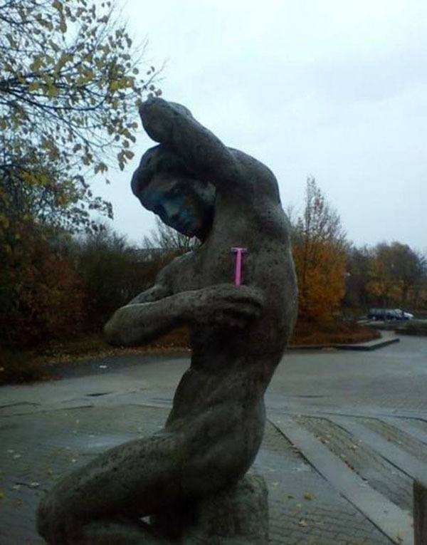 best-viral-pictures-week-statue