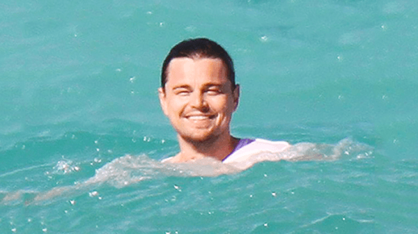 leonardo-dicaprio-swimming.