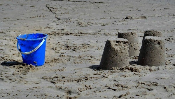 sand-castles-and-bucket