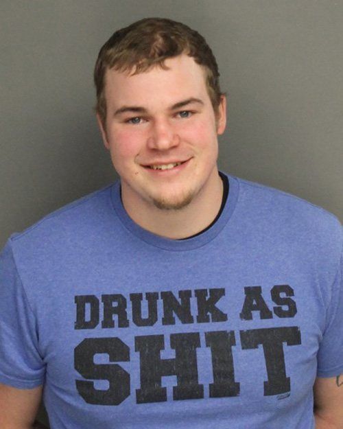 30 People That Chose The Most Hilariously Ironic Shirt For A Mugshot