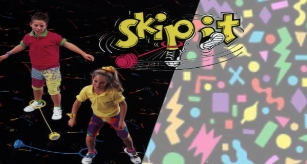 Skip-it! Who still has the scars on their ankles from this thing!? Loved  this toy though! Who else had one? . . . . . #skipit #90s #1990s…