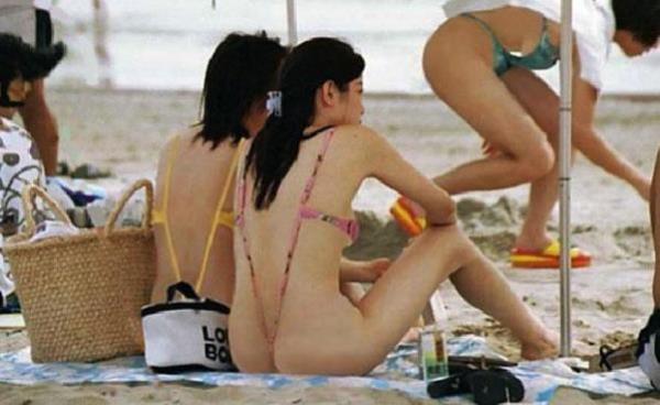 23 Funny Bikini Fails That Take The Beach To A New Low