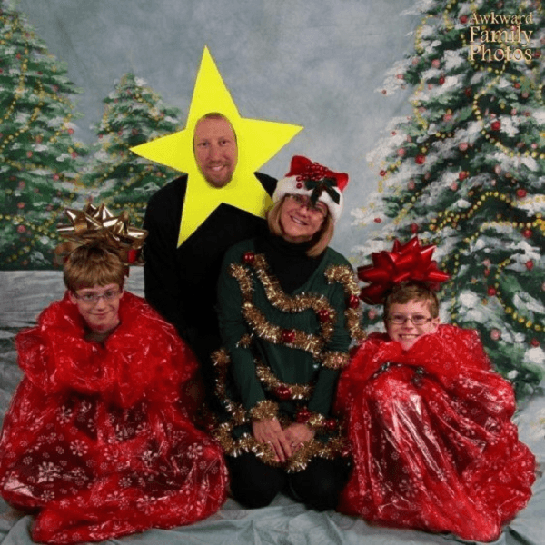 57 Hilariously Awkward Christmas Photos That Won't Be Going On The Mantle