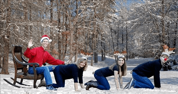 57 Hilariously Awkward Christmas Photos That Won't Be Going On The Mantle