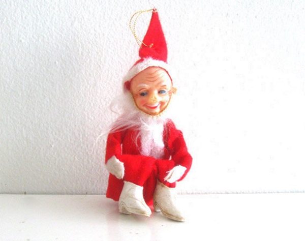 44 Creepy Santas We Really Hope Don't See Us When We're Sleeping