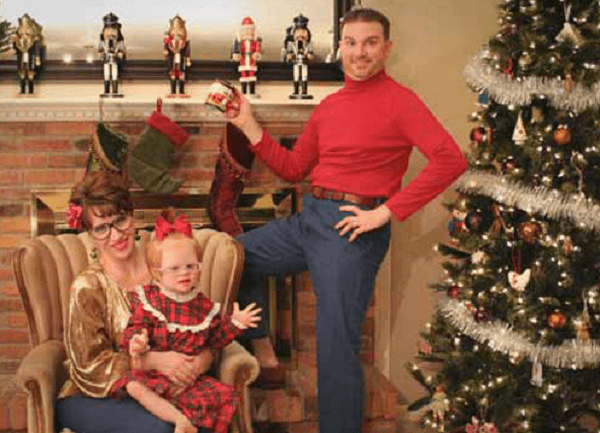 57 Hilariously Awkward Christmas Photos That Won't Be Going On The Mantle