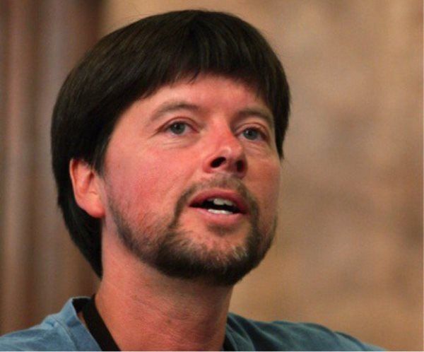 16 Intense Zoom Ins Of Ken Burns Hair That Are Strictly Platonic